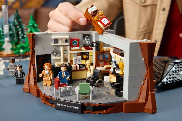 LEGO Ideas 21369 The X-Files 3
