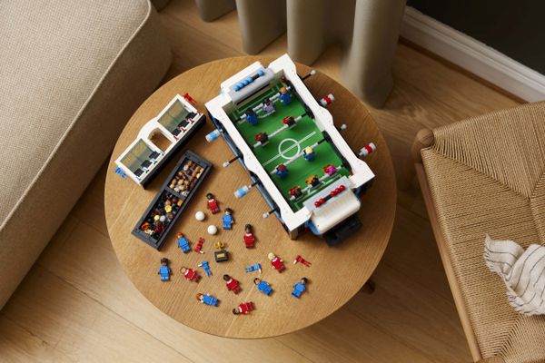 Geel is verleden tijd: LEGO scoort met inclusieve voetbaltafel