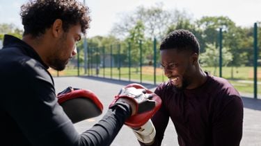 Dit kost personal trainer gemiddeld en zo is die je geld waard