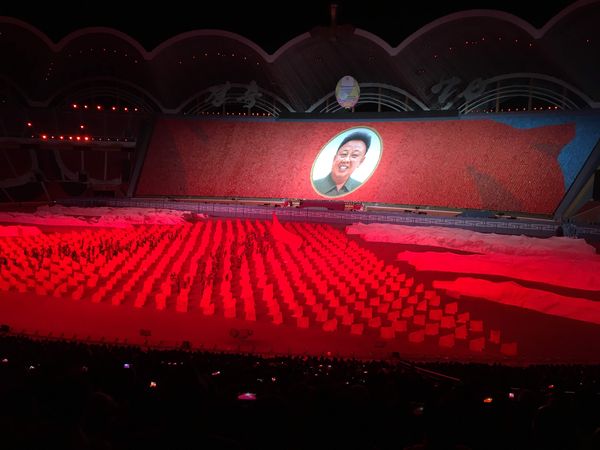 noord korea grootste voetbalstadion arirang