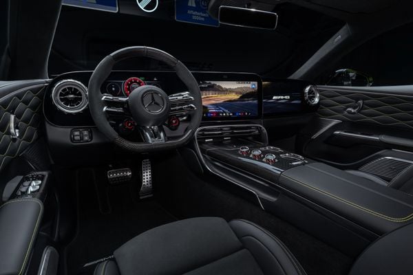 Mercedes-AMG GT Coupé vierdeurs elektrische auto brullende v8-motor benzine