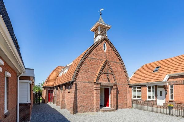 funda parel kerk te koop als huis in groningen amsterdamse school gerestaureerd 400000 euro 4 ton voorkant