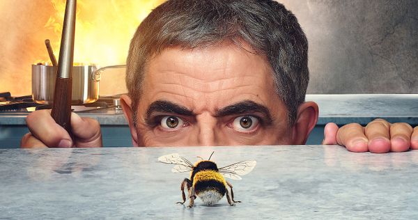 man vs bee, netflix, rowan atkinson, mr bean, serie