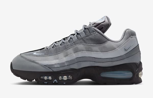 nike air max og grijze sneakers in de zomer-sale 2025 met dikke korting