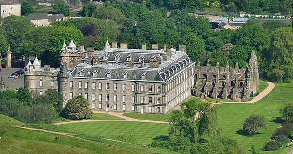 Holyrood palace, queen, vastgoed, king charles