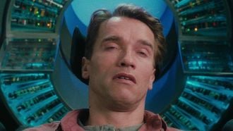 5 minuten Schwarzenegger-slaaproutine boost je slaap en herstel