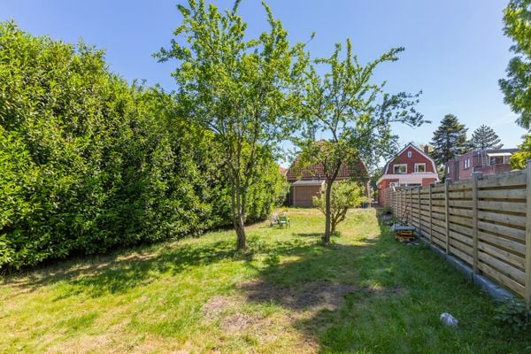 funda parel kerk te koop als huis in groningen amsterdamse school gerestaureerd 400000 euro 4 ton tuin