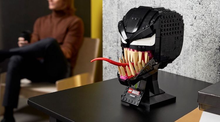 LEGO onthult brute Marvel en Batman-helmen en bustes