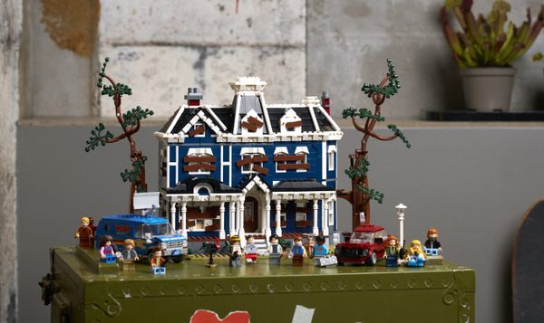 LEGO Icons 11370 Stranger Things- The Creel House