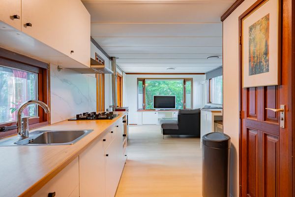 Funda-parel à €199.000 aan strand geeft je eeuwig vakantiegevoel erm ermerstrand tuin natuurhuisje keuken