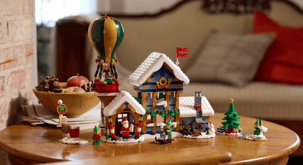 LEGO Icons 10339 Santa’s Post Office