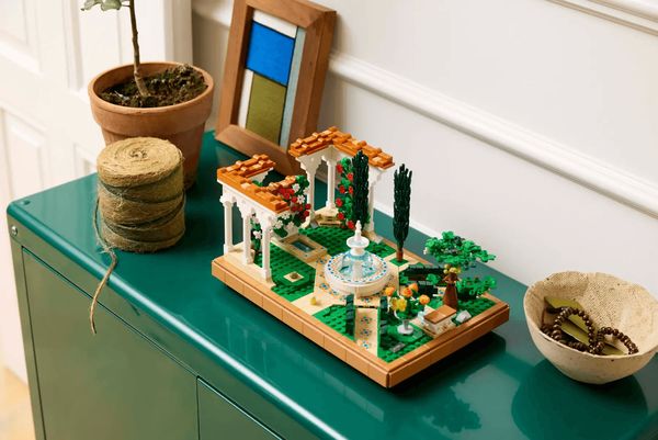 LEGO Icons Fountain Garden 233