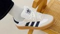 Adidas gooit Samba XLG-sneakers in uitverkoop voor 91 euro