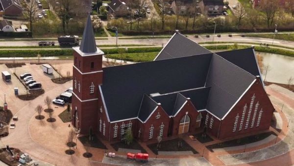 nieuwe gereformeerde kerk kesteren 15 miljoen euro betaald door gelovigen