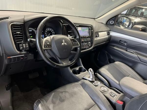 Pieter Omtzigt Mitsubishi Outlander PHEV occasion tweedehands auto te koop goedkoop betaalbaar betrouwbaar SUV