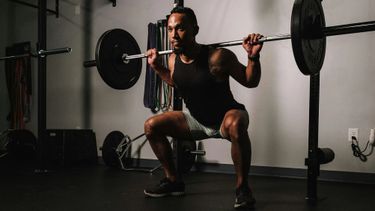 Met deze stretch voorkom je squat-blessure aan onderschat gewricht