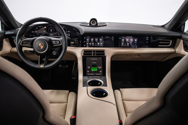 Porsche Taycan 4S elektrische auto interieur