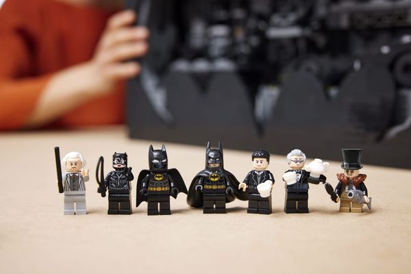 Batman LEGO DC 76252 Batcave – Shadowbox