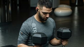 Zoveel kilo kun je bicep-liften op basis van lichaamsgewicht