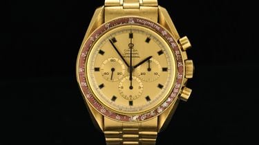Originele 'MoonSwatch' te koop, een gouden Omega Speedmaster