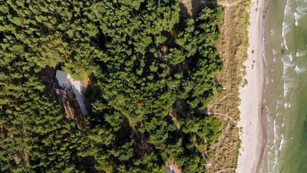 Zweeds strandhuis op paradijseiland Gotland te koop voor €335K