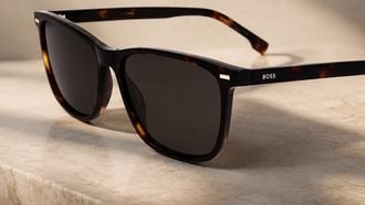 Boss gooit 'Havana Wayfarer' zonnebril voor €69 in de sale
