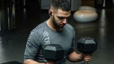Zoveel kilo kun je bicep-liften op basis van lichaamsgewicht