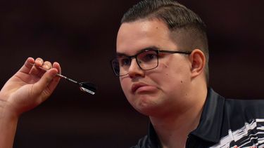 Het EK-prijzengeld van dartsensatie Van Veen per bebloede pijl