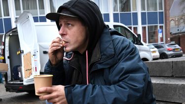 Meest onmenselijke Nederlandse wet blijft: kop soep zelfs strafbaar