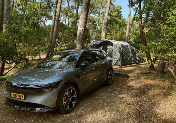 review zeekr 7x privilege vakantie gezinsauto elektrische auto snel laden camping akmpeermodus
