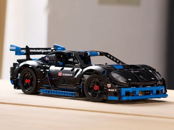 LEGO BOl deals aanbiedingen Technic Porsche GT4 e-Performance 2