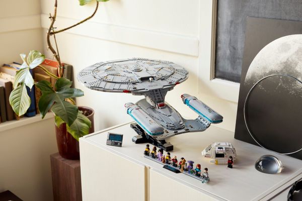 LEGO Icons Star Trek U.S.S. Enterprise NCC-1701-D