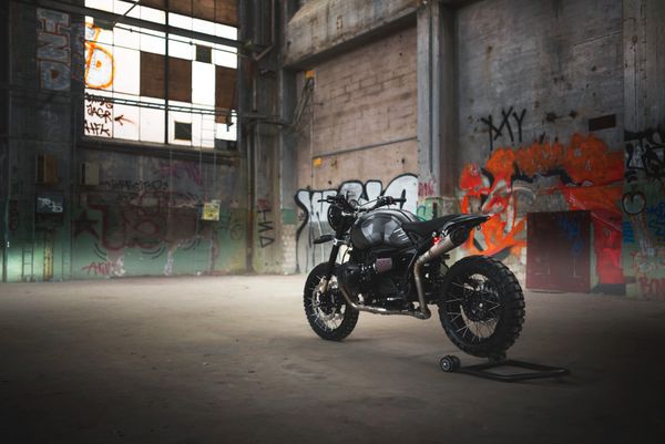 BMW R nineT Urban GS custom bike van Injustice Customs