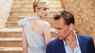 Tom Holland lijkt de nieuwe James Bond te gaan worden, maar wij hadden liever Tom Hiddleston als 007 gezien. Waarom? Kijk The Night Manager.