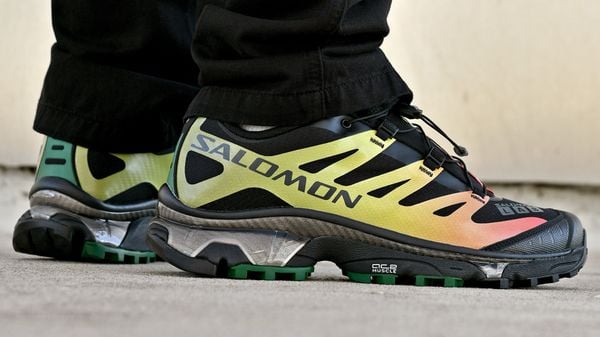 Bijenkorf gooit 40% korting op Salomon XT-4 sneakers in de sale