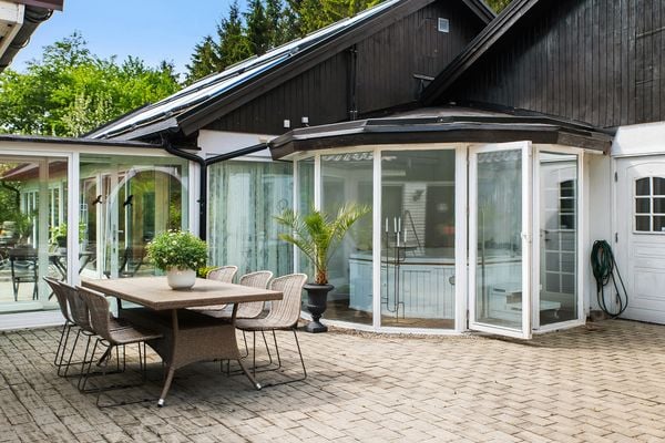 huis zweden binnen zwembad te koop (18)