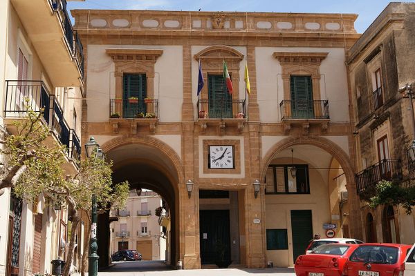 sambuca di sicilia stadhuis huis te kopen 3 euro