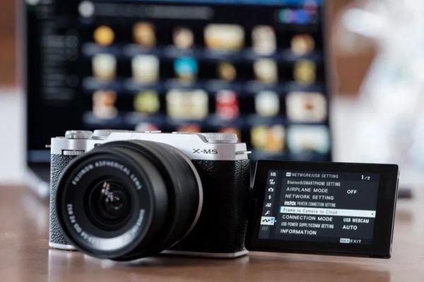 FUJIFILM CAMERA SMARTPHONE XM 5