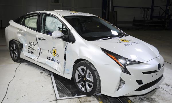Toyota Prius zuinige veilige occasion test crashtest betaalbaar goedkoop tweedehands auto