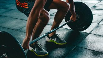 Deze drie compound-oefeningen maken je sterker en besparen tijd