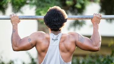 Zoveel pull ups moet je kunnen op basis van lichaamsgewicht