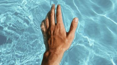 Zo test je in 2 seconden of je genoeg water drinkt tijdens hittegolf