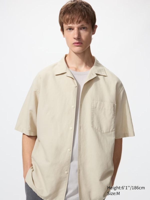 Uniqlo dropt camp shirt à €34,90 korte-mouw-overhemd met chillfit katoen linnen beige