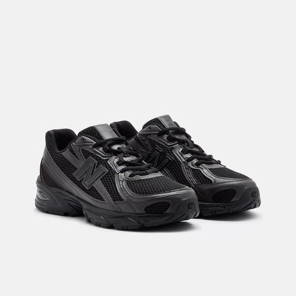 new balance 740 dad shoes als rave sneakers voor 120 euro