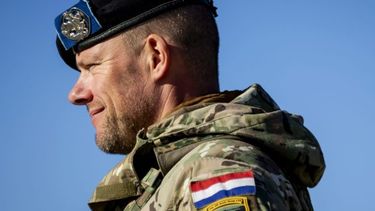 aantal soldaten militairen nederland per land