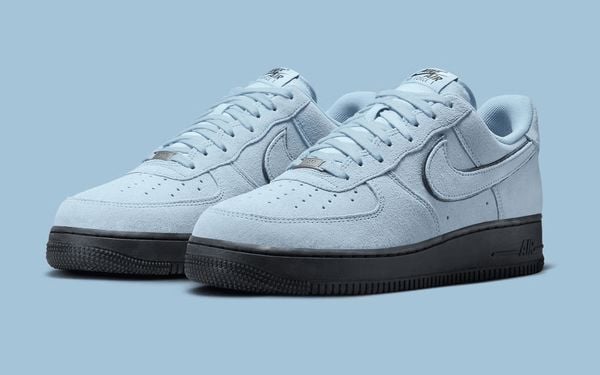 Nike Air Force 1 jewel Swoosh 'Cool Grey' en 'Light Armory Blue'