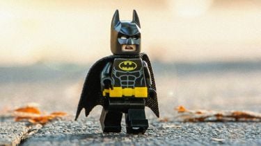 LEGO lanceert 18+ ode aan Batman met klassieke Batmobile