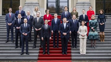 Hoeveel verdient het kabinet-Jetten samen? Dit zijn de salarissen van ministers en staatssecretarissen, en zoveel betaal jij mee.