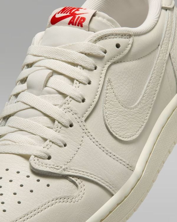 Nike Air Jordan 1 Retro Low 'Medium Olive and Summit White' off white HQ6998-100 gebroken witte sneakers rood