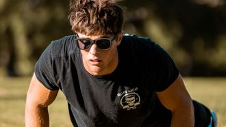20 minuten AMRAP-workout maakt je zomerfit zonder sportschool